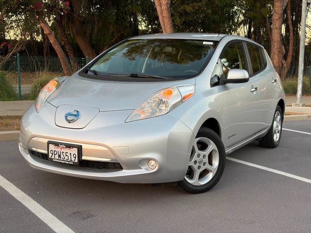 Used 2015 Nissan Leaf SV w/ Premium Package FWD image 6