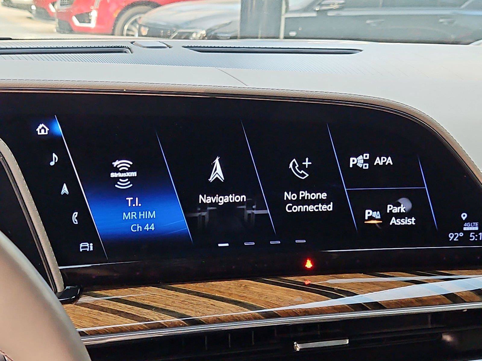 Used 2022 Cadillac Escalade ESV Premium Luxury Platinum AWD/4WD image 18
