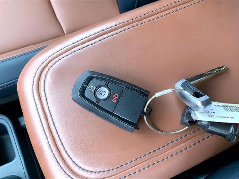 Used 2023 Ford Maverick Lariat FWD image 13
