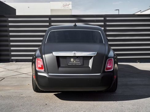 Used 2025 Rolls-Royce Phantom Sedan RWD image 17