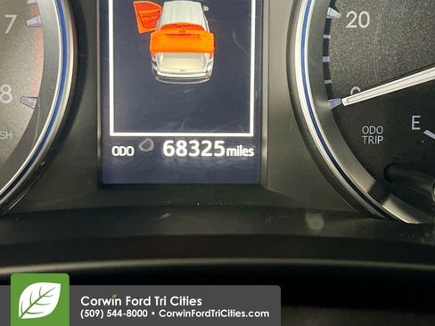 Used 2019 Toyota Highlander XLE AWD/4WD image 2