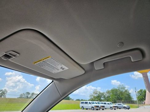 Used 2021 Chevrolet Traverse LT FWD image 21