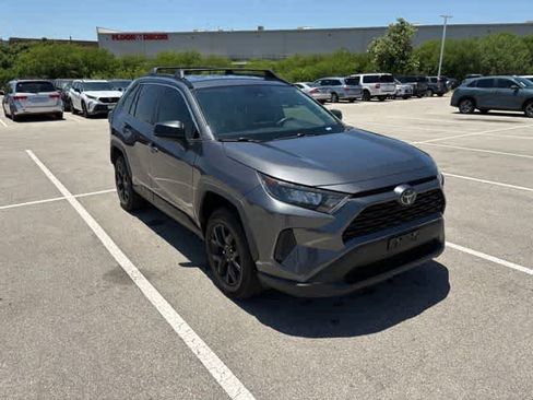 Used 2021 Toyota RAV4 LE FWD image 7