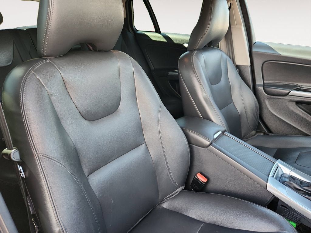 Used 2018 Volvo V60 T5 Cross Country AWD/4WD image 15