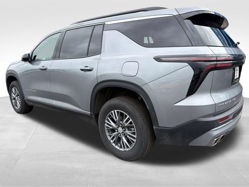 Used 2026 Chevrolet Traverse LT AWD/4WD image 3
