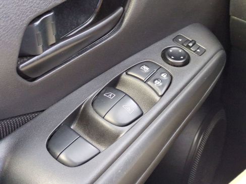 Used 2021 Nissan Kicks S image 22