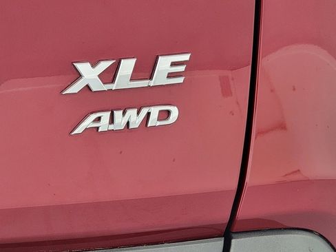 Used 2020 Toyota RAV4 XLE w/ XLE Grade Weather Package AWD/4WD image 10