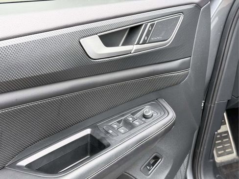 Used 2024 Volkswagen Atlas Cross Sport SEL Premium R-Line image 17