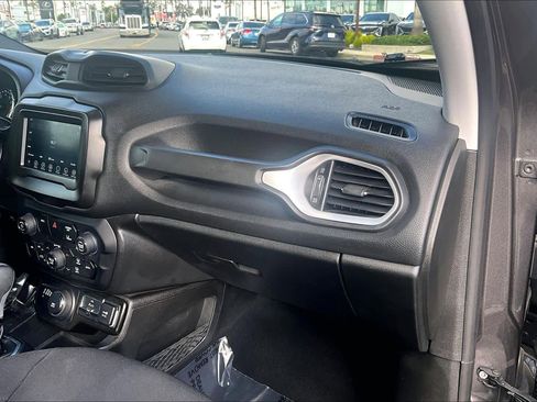 Used 2021 Jeep Renegade Latitude image 19