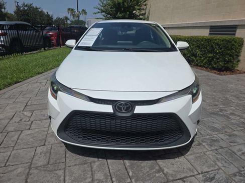 Used 2022 Toyota Corolla LE FWD image 2