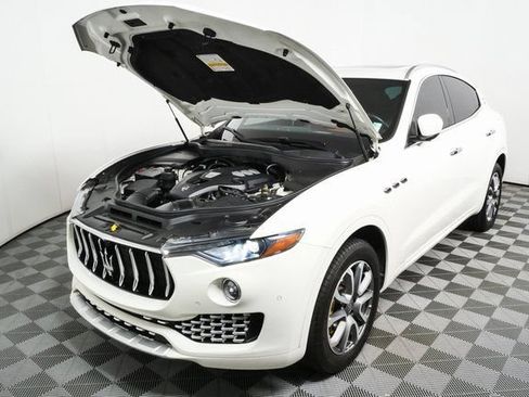 Used 2017 Maserati Levante w/ Luxury Package AWD/4WD image 35