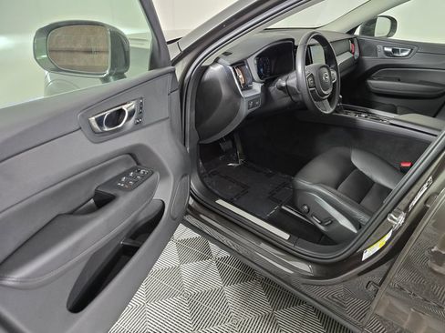 Used 2020 Volvo XC60 T5 Momentum w/ Protection Package AWD/4WD image 21