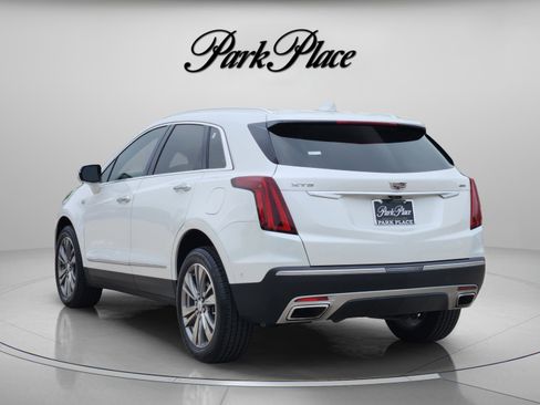 Used 2021 Cadillac XT5 Premium Luxury w/ Platinum Package FWD image 3