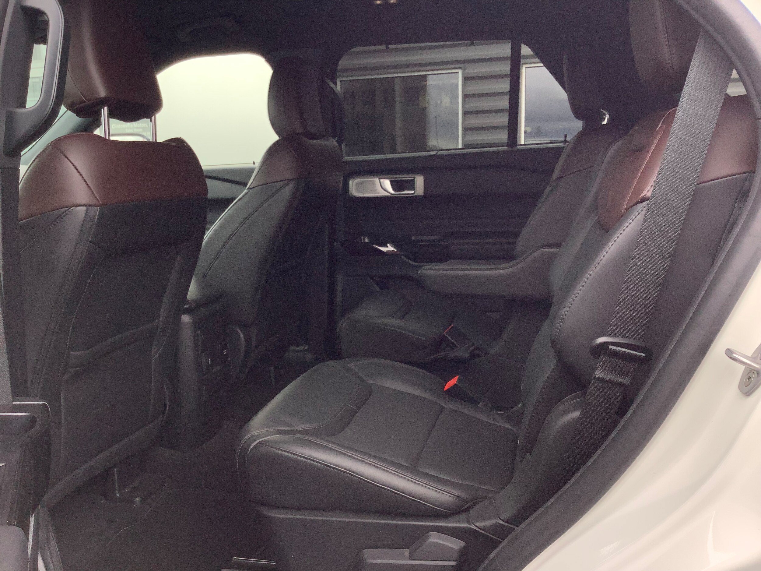 Used 2022 Ford Explorer Platinum w/ Equipment Group 601A AWD/4WD image 12