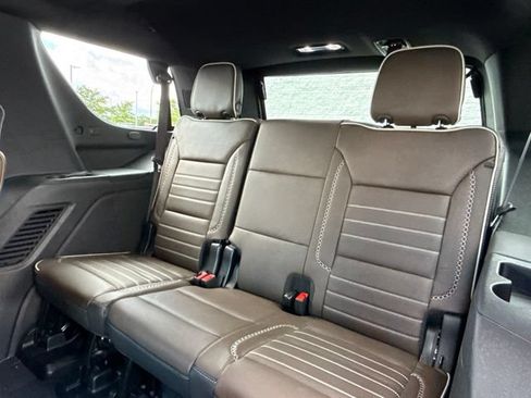 Used 2025 GMC Yukon Denali Ultimate AWD/4WD image 12