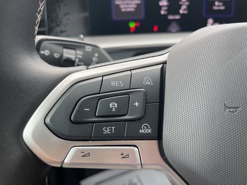 Certified 2025 Volkswagen Tiguan SE AWD/4WD image 15