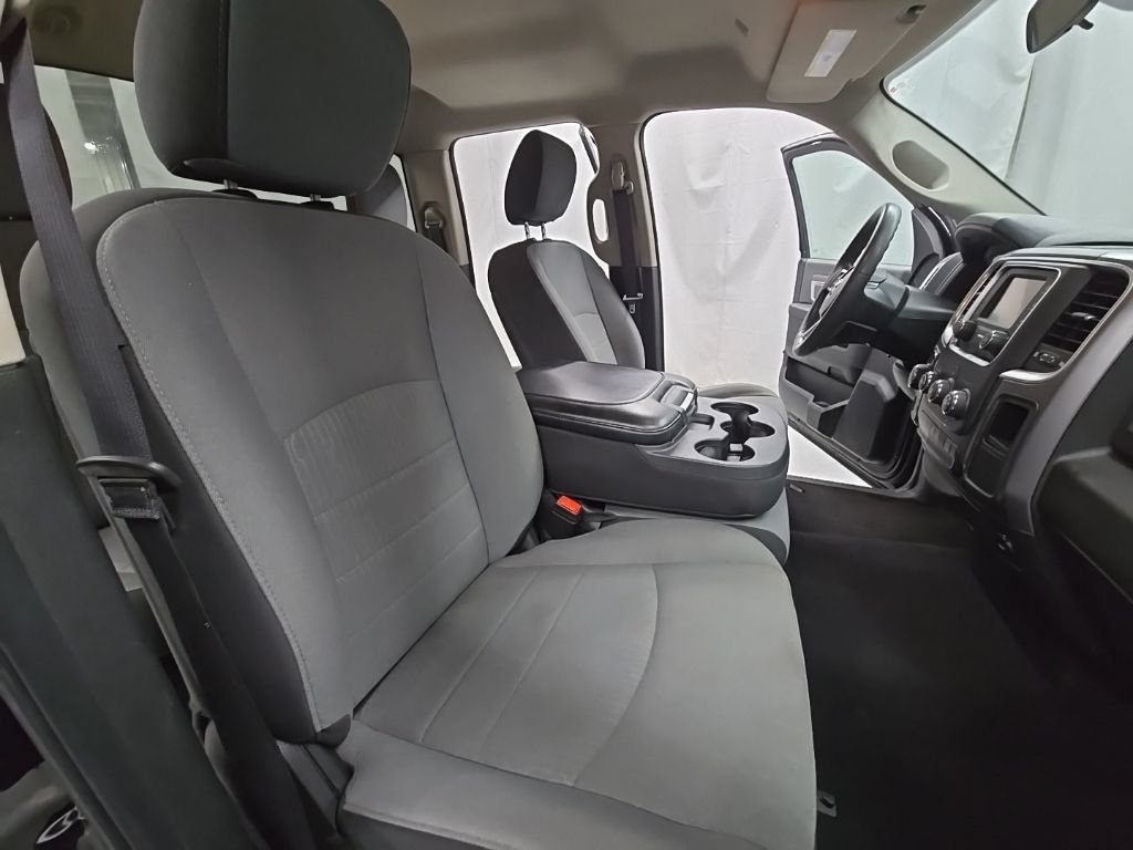 Used 2024 RAM 1500 Classic SLT AWD/4WD image 16