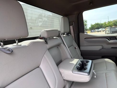 Used 2025 GMC Sierra 1500 SLT AWD/4WD image 17