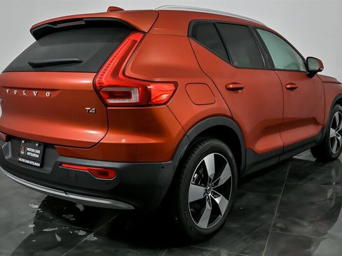 Used 2019 Volvo XC40 T4 Momentum image 11
