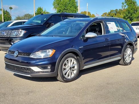Used 2017 Volkswagen Golf Alltrack SE image 3
