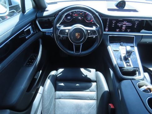 Used 2019 Porsche Panamera RWD image 5