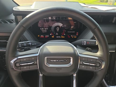 Used 2025 GMC Yukon Denali AWD/4WD image 11