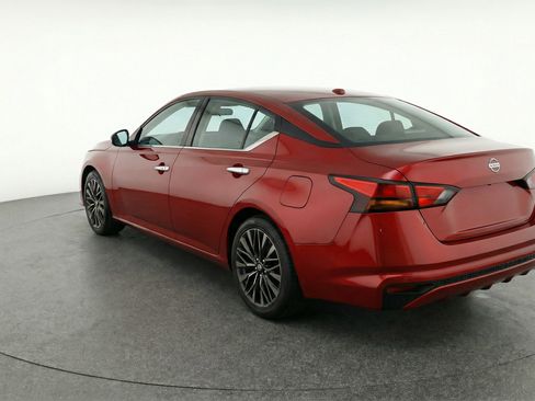 Used 2025 Nissan Altima 2.5 SV image 6