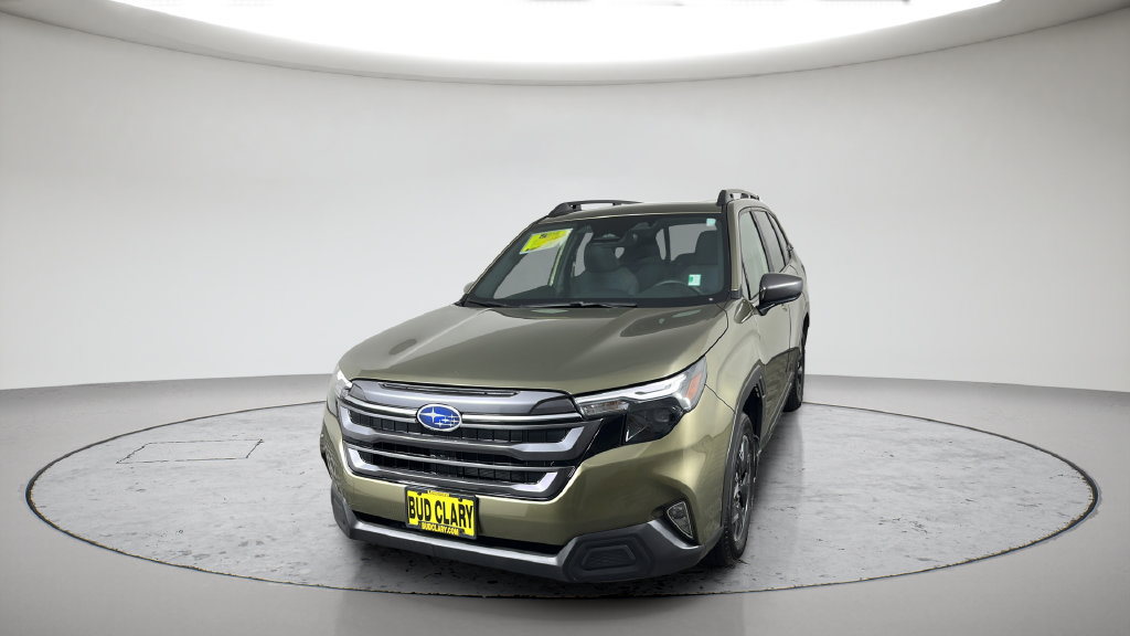 Used 2025 Subaru Forester Premium AWD/4WD image 2