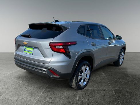 Used 2024 Chevrolet Trax LS image 7