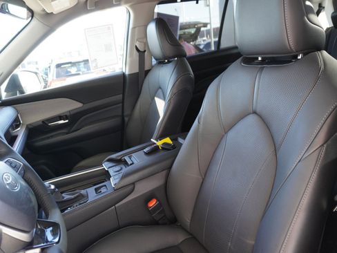 Used 2024 Toyota Grand Highlander Limited image 24