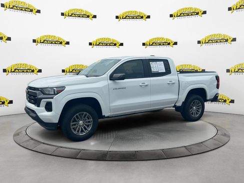 Used 2024 Chevrolet Colorado LT RWD image 1