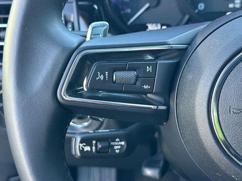 Certified 2025 Porsche Macan AWD/4WD image 26