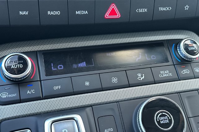 Used 2024 Hyundai Palisade SEL FWD image 25
