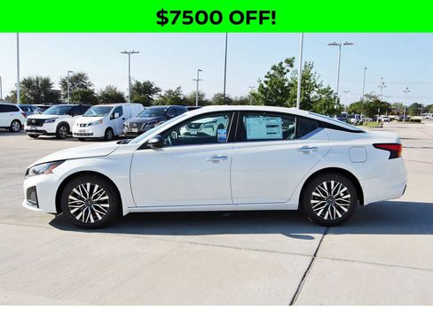 New 2025 Nissan Altima 2.5 SV image 5