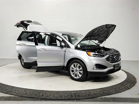 Used 2019 Ford Edge Titanium w/ Equipment Group 301A image 9