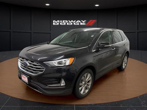 Used 2022 Ford Edge Titanium image 2