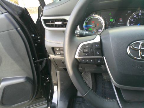 Used 2023 Toyota Highlander Bronze Edition image 20