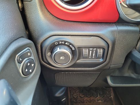 Used 2018 Jeep Wrangler Unlimited Rubicon AWD/4WD image 21