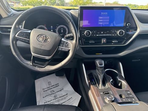 Used 2023 Toyota Highlander Platinum AWD/4WD image 11