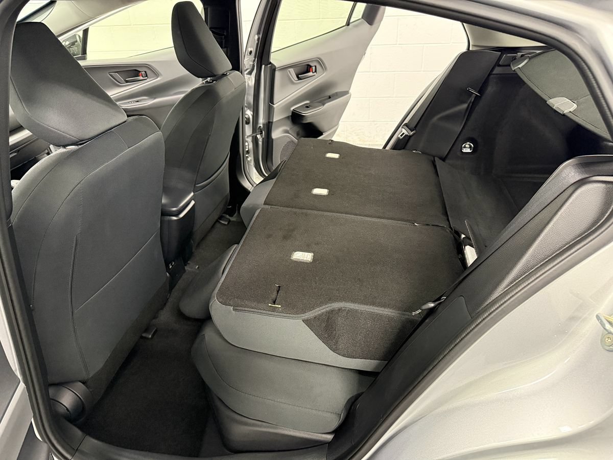 Used 2025 Toyota Prius LE FWD image 13