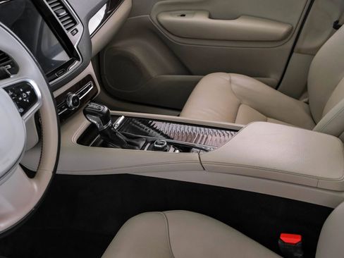 Used 2019 Volvo XC90 T5 Momentum image 25