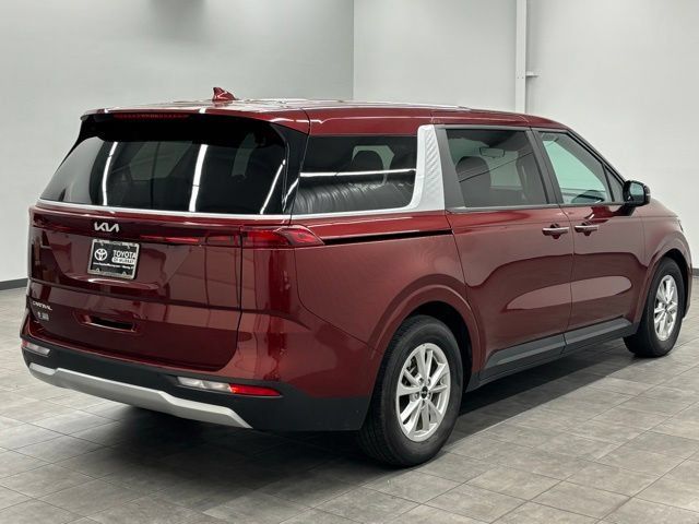 Used 2024 Kia Carnival LX FWD image 2