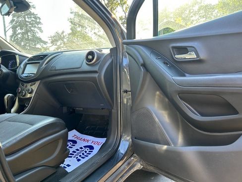 Used 2016 Chevrolet Trax LT w/ LT Convenience Package image 22