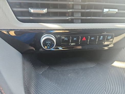Used 2025 Ford Explorer Active RWD image 18
