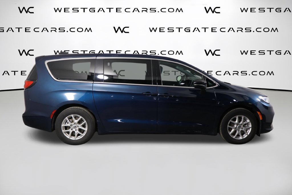 Used 2025 Chrysler Pacifica Select FWD image 46