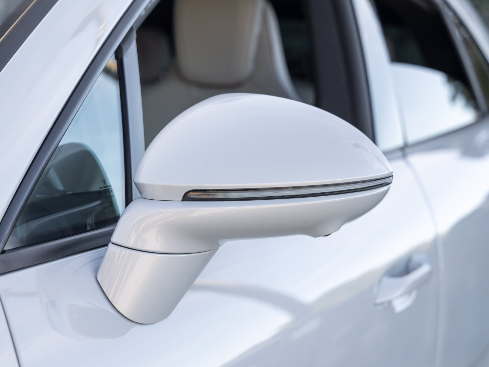 Certified 2025 Porsche Macan Electric RWD image 17