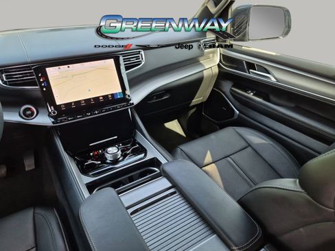 Used 2026 Jeep Grand Wagoneer Limited AWD/4WD image 31