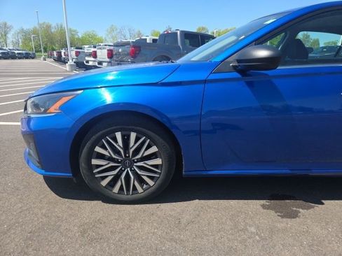 Used 2025 Nissan Altima 2.5 SV image 13