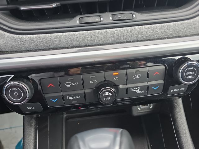 Used 2023 Jeep Compass Latitude AWD/4WD image 23