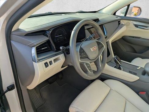 Used 2017 Cadillac XT5 Luxury w/ Driver Awareness Package image 10